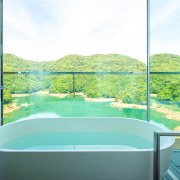 Personel obsługi hotelu Resort na wyspie Oshima w prefekturze Nagasaki